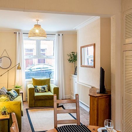 2 Bed, Up To 6 Guests Near Chester City Centre 外观 照片