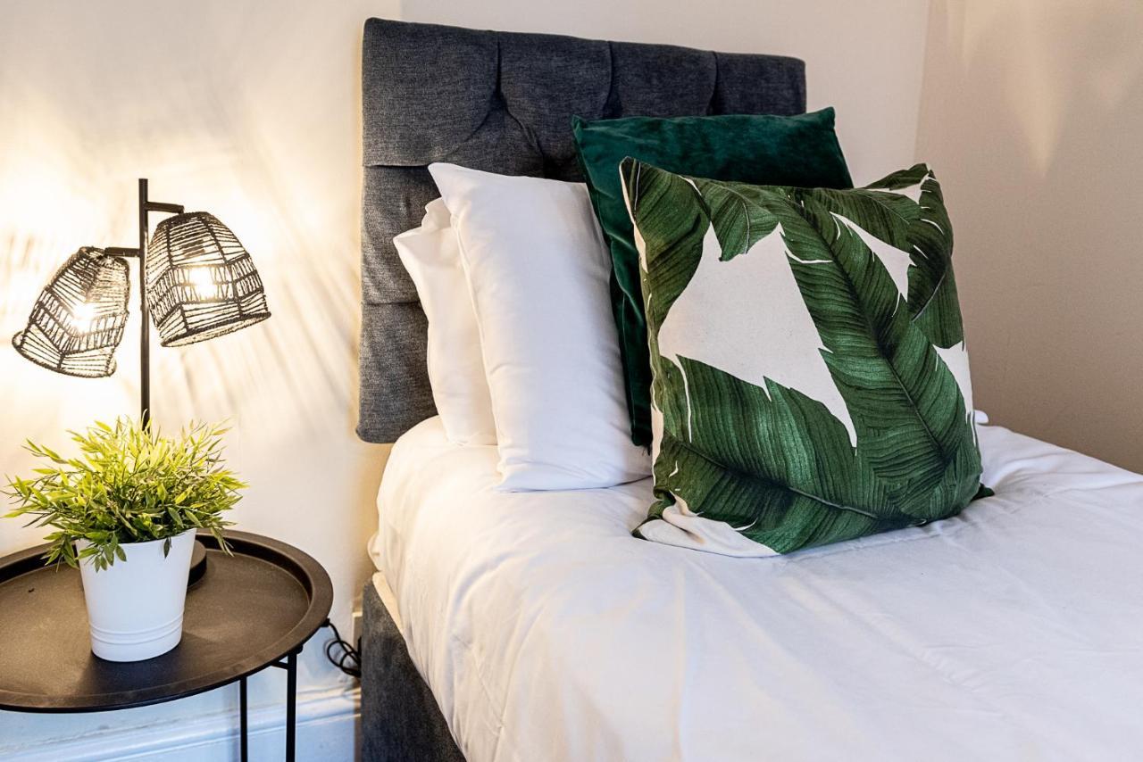 2 Bed, Up To 6 Guests Near Chester City Centre 外观 照片